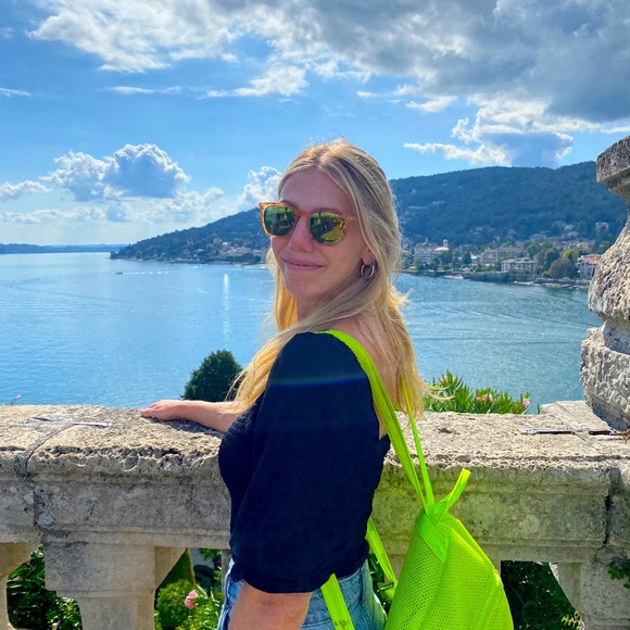 Meet your Posher, Erica - Picture 3 of 4